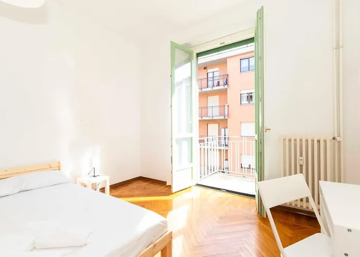 Rivoli Subway Roomy Flat