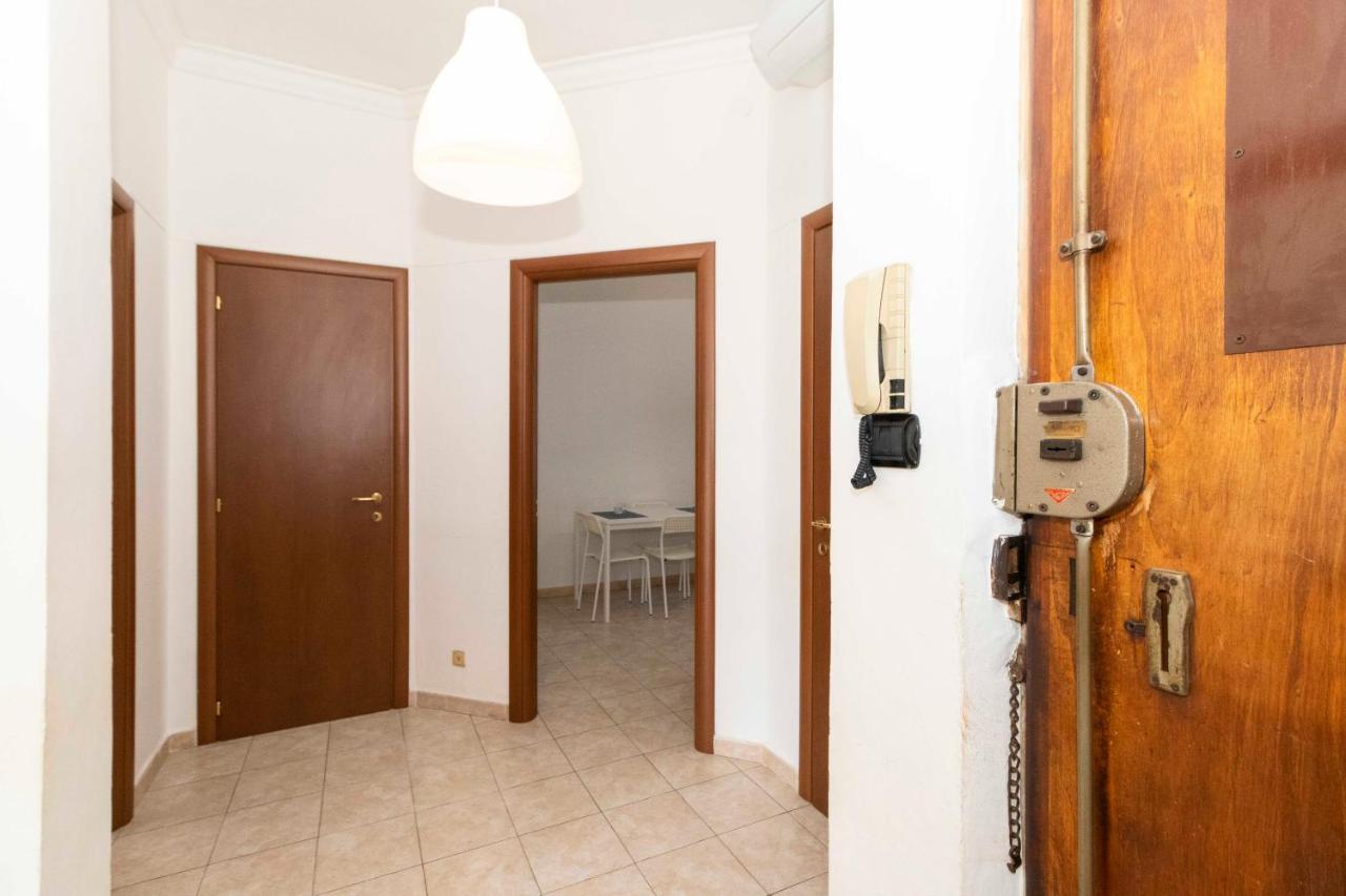 Rivoli Subway Roomy Flat Apartment