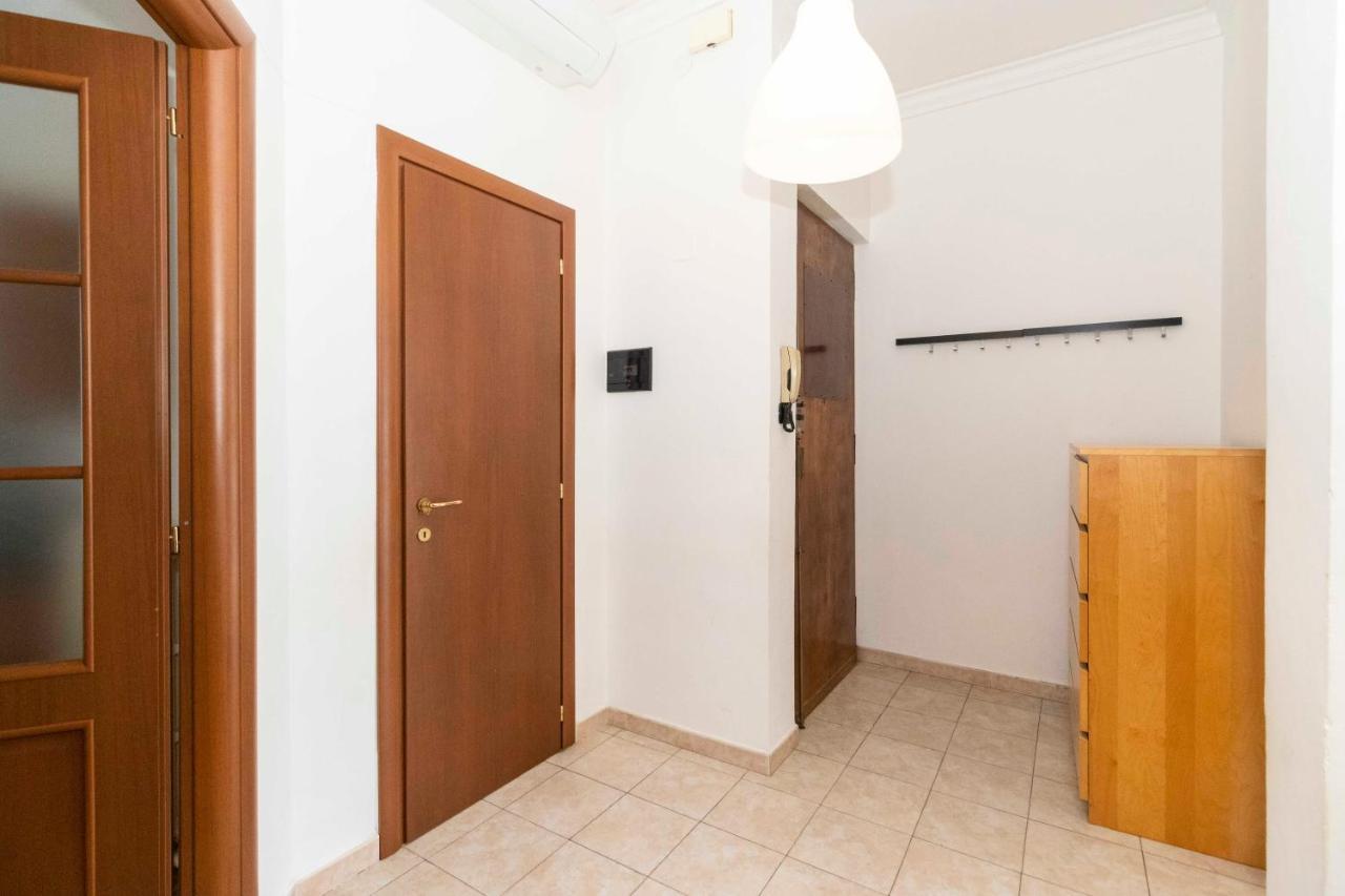 Rivoli Subway Roomy Flat *