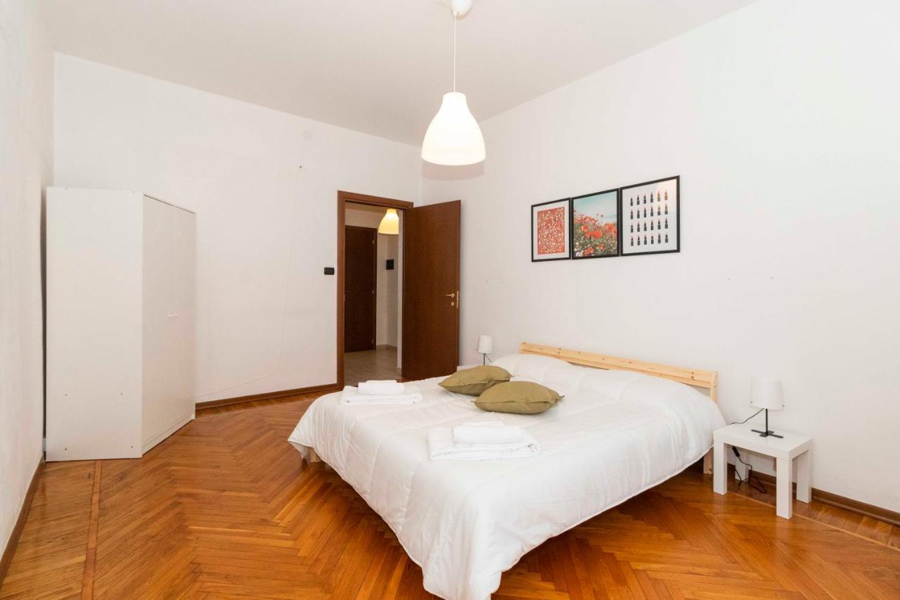 Rivoli Subway Roomy Flat * Turin